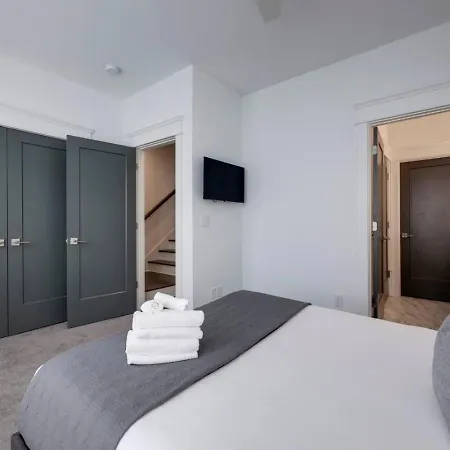 Double Townhomes Elegant Design Big Groups Nashville