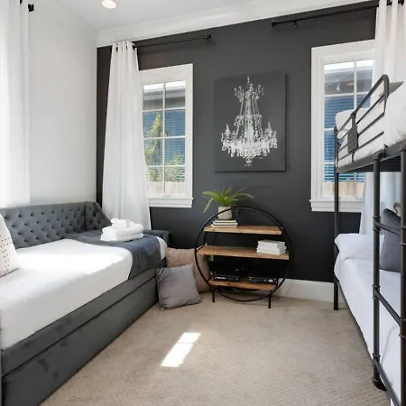 Downtown Luxury Large Townhome Lots Of Beds *