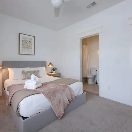 Double Townhomes Elegant Design Big Groups Holiday home Nashville