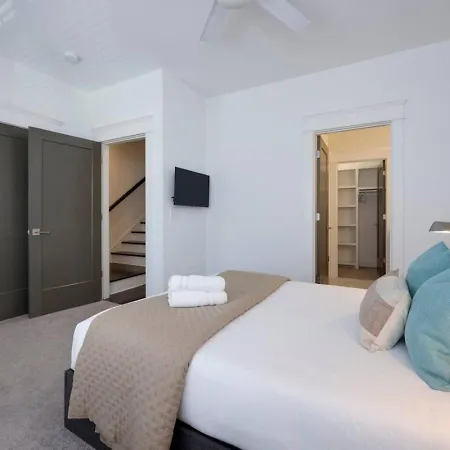 Holiday home Double Townhomes Elegant Design Big Groups *