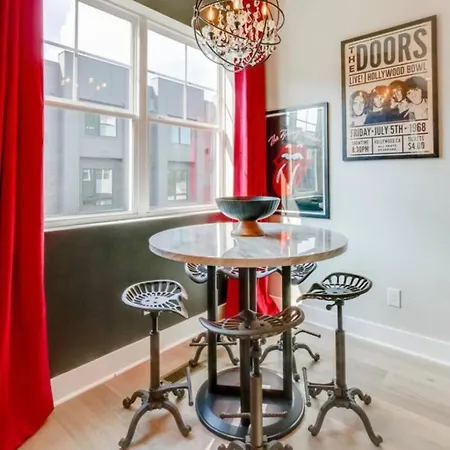 Rooftop Skyline Views With Ping Pong Holiday home Nashville