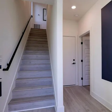 Large Private Rooftop Spacious Luxury Townhome Nashville