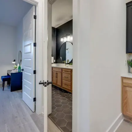 Holiday home Large Private Rooftop Spacious Luxury Townhome *