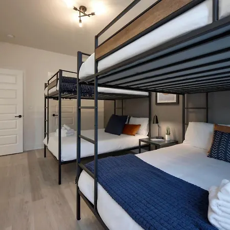 Large Private Rooftop Spacious Luxury Townhome Holiday home *