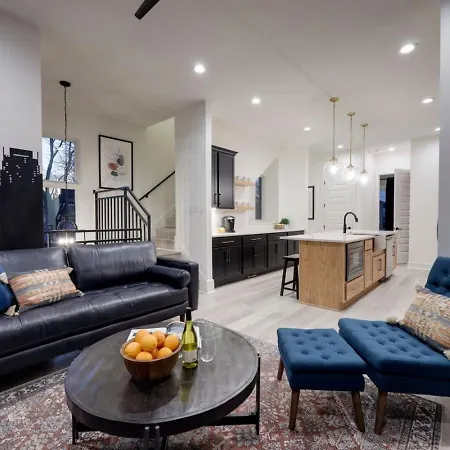 Large Private Rooftop Spacious Luxury Townhome Holiday home *