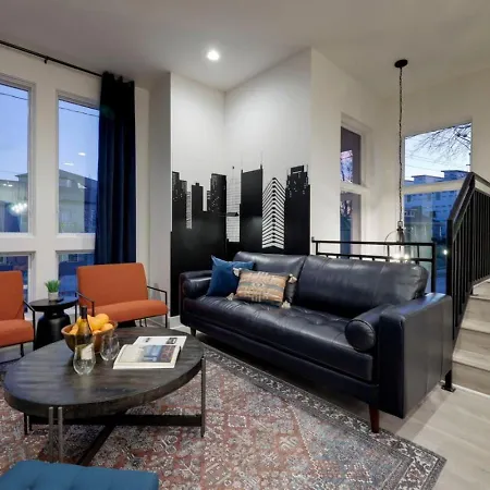 Large Private Rooftop Spacious Luxury Townhome Holiday home