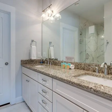 Holiday home Superstar Ultra Luxury Minutes To Downtown *