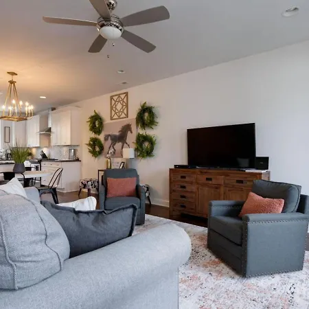 Superstar Ultra Luxury Minutes To Downtown