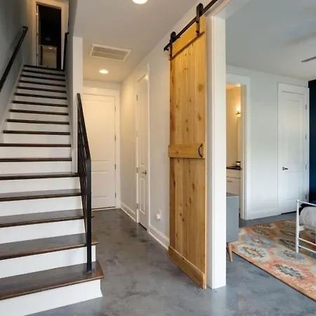 Superstar Ultra Luxury Minutes To Downtown