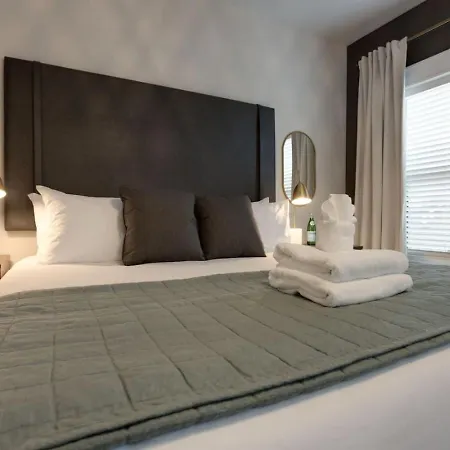 Holiday home Premier Townhome East Minutes Downtown *