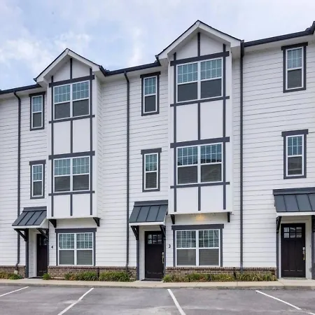 Two Elegant Townhomes Perfect For Large Groups