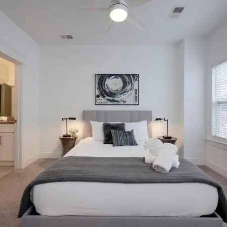 Two Elegant Townhomes Perfect For Large Groups