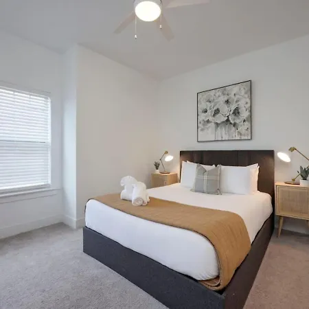 Two Elegant Townhomes Perfect For Large Groups *
