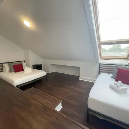 Holiday home Two Elegant Townhomes Perfect For Large Groups