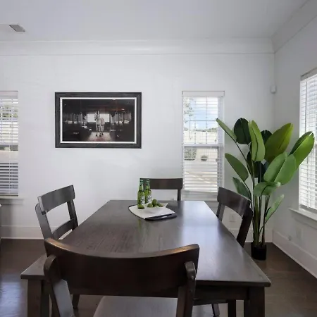 Two Elegant Townhomes Perfect For Large Groups Nashville