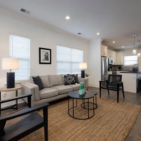 Two Gorgeous Homes Twenty Guests Amazing Location *
