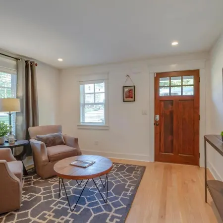 Holiday home Getaway- Relaxing Backyard- Large Patio Nashville