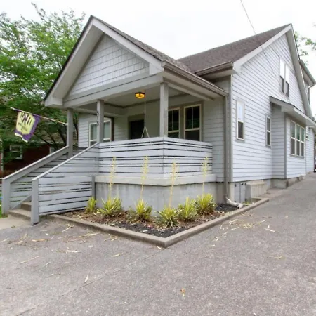 Dreamer - Mins To Downtown - 3br 2.5bath Holiday home *