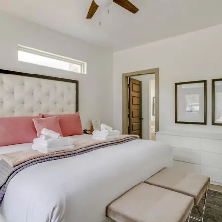 Holiday home Dreamer - Mins To Downtown - 3br 2.5bath