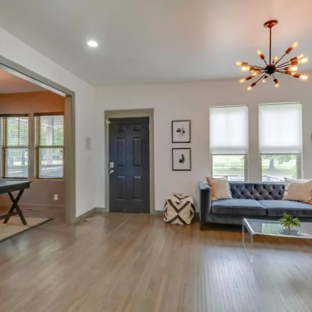 Dreamer - Mins To Downtown - 3br 2.5bath Holiday home *