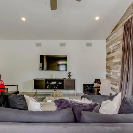 Holiday home Dreamer - Mins To Downtown - 3br 2.5bath *