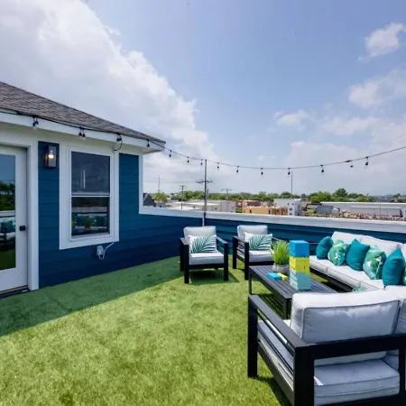 Nations Elegance Rooftop And Private Patio Holiday home