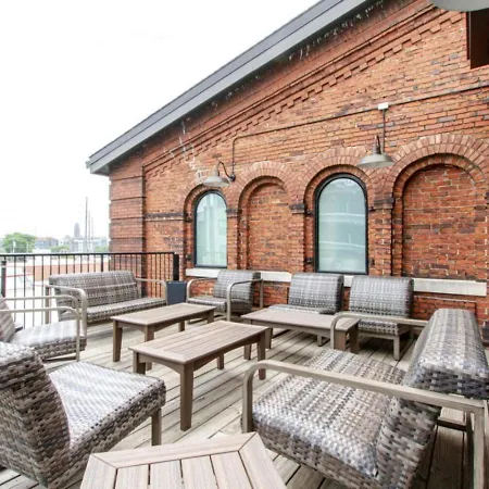 Stylish With Urban Charm Apartment *