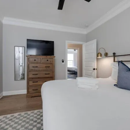 The Americana 4 Bedroom 3.5 Bath Luxury * Nashville