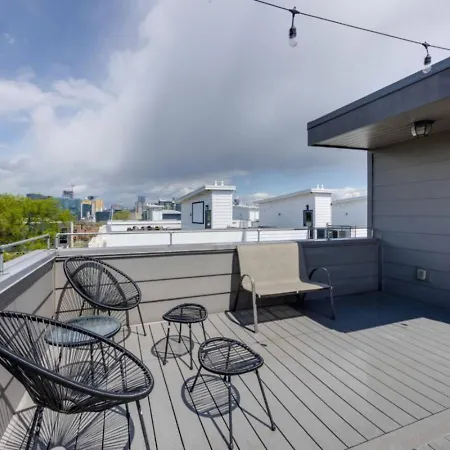The Americana 4 Bedroom 3.5 Bath Luxury * Nashville