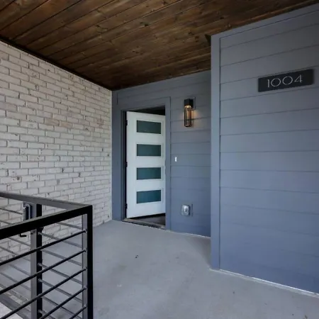Holiday home Urban Elegance Rooftop Lounge With Hot Tub