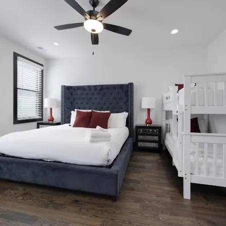 Urban Elegance Rooftop Lounge With Hot Tub Holiday home