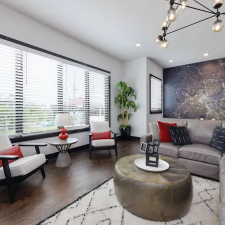 Urban Elegance Rooftop Lounge With Hot Tub Nashville