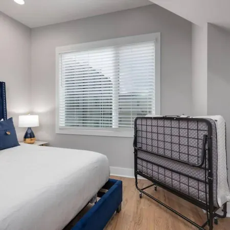 Metro Charm - Rooftop Lounge - Hot Tub *