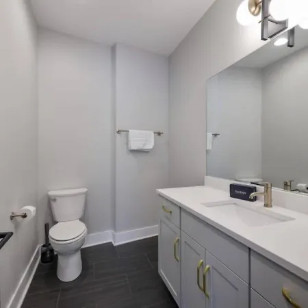 Metro Charm - Rooftop Lounge - Hot Tub * Nashville
