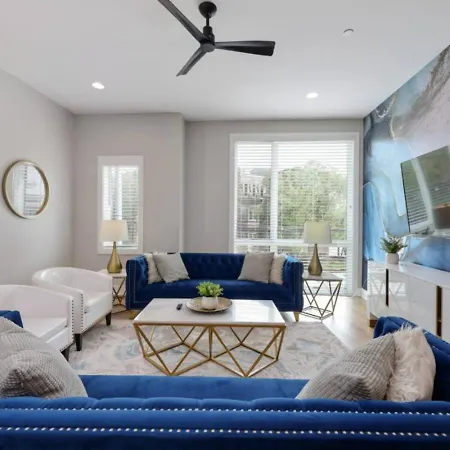 Holiday home Metro Charm - Rooftop Lounge - Hot Tub
