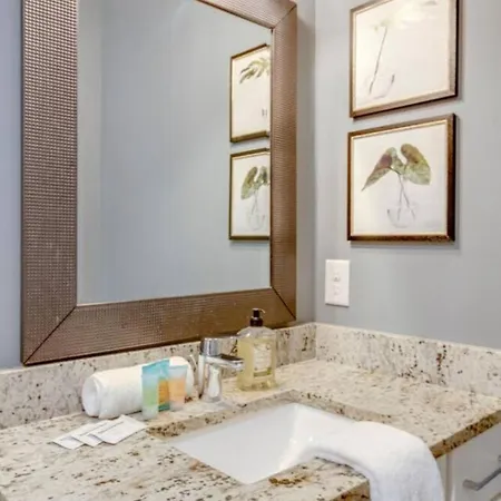 Cleveland Park Charmer- Full Kitchen- Private Yard Holiday home