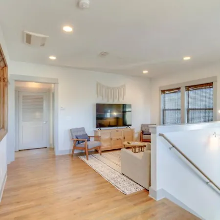 Cleveland Park Charmer- Full Kitchen- Private Yard