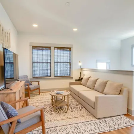 Cleveland Park Charmer- Full Kitchen- Private Yard Holiday home