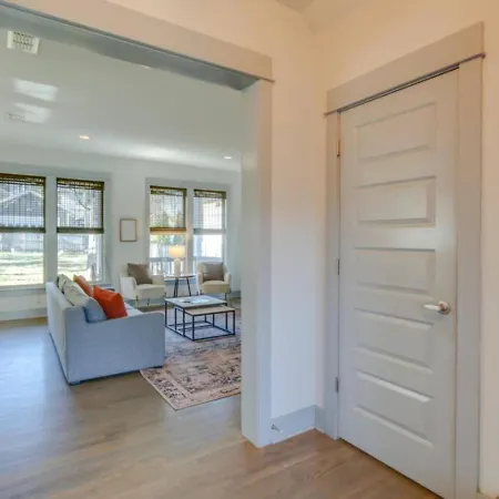 Cleveland Park Charmer- Full Kitchen- Private Yard Holiday home *