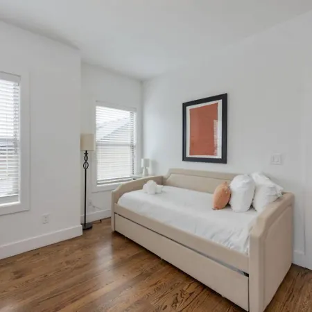 The Ivy 3 Bedroom 2.5 Bath In West End Holiday home *