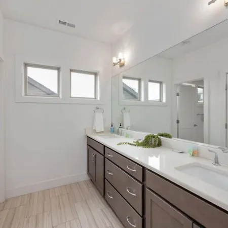 Holiday home The Ivy 3 Bedroom 2.5 Bath In West End Nashville