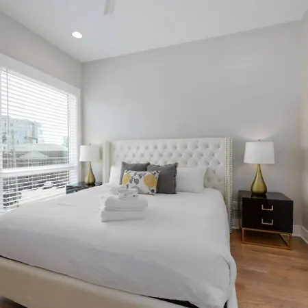West End Wonder - Rooftop Lounge - Shuffleboard Holiday home *