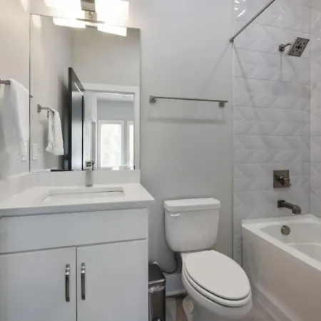 Rhythmic Retreat Rooftop Lounge 4 Bedroom 4.5 Bath * Nashville
