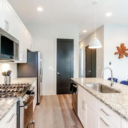Harmony Of Dual Townhomes With 14 Beds Holiday home Nashville