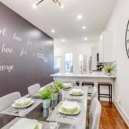 Holiday home Two Townhomes Rooftop Patios Hillsboro Village *