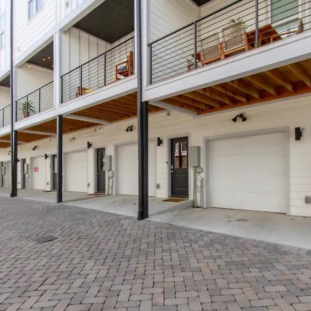 Holiday home Two Townhomes Rooftop Patios Hillsboro Village