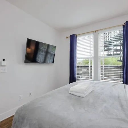 Two Townhomes - Hot Tubs And Rooftop Balconies Holiday home *