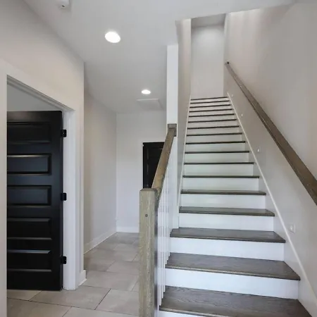 Holiday home Two Townhomes - Hot Tubs And Rooftop Balconies Nashville