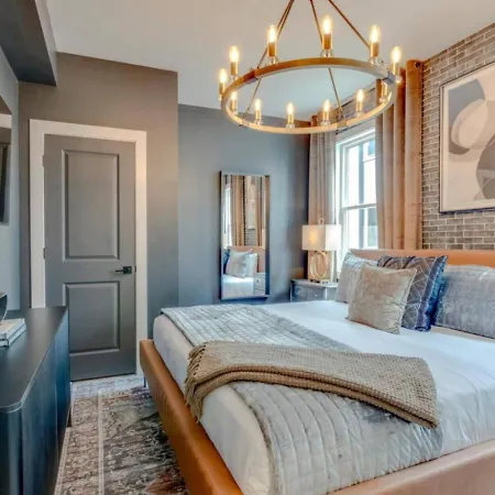 The Honkytonk Haven Hot Tub And Mini Golf Rooftop Nashville