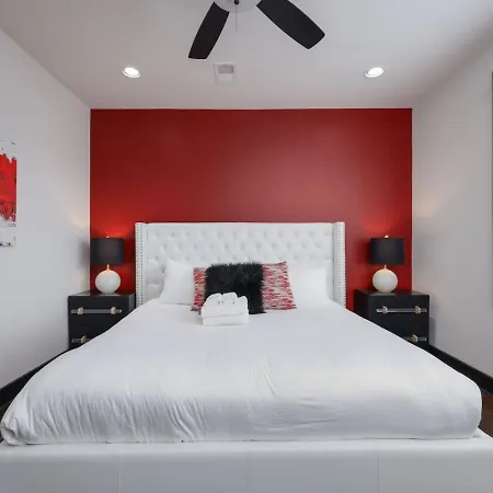 Two Townhomes- Rooftop Lounge- Hot Tub- Views Holiday home Nashville